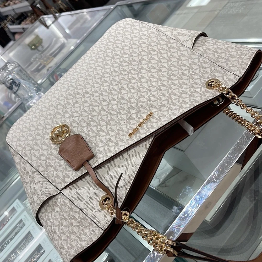 Michael Kors Jet Set Travel Large Chained Tote Shoulder Bag MK Vanilla
NWT - Picture 9 of 16